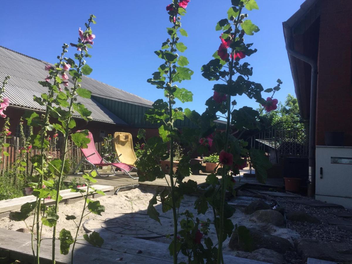 Peanuts Hostel & Meer Surendorf Exterior photo